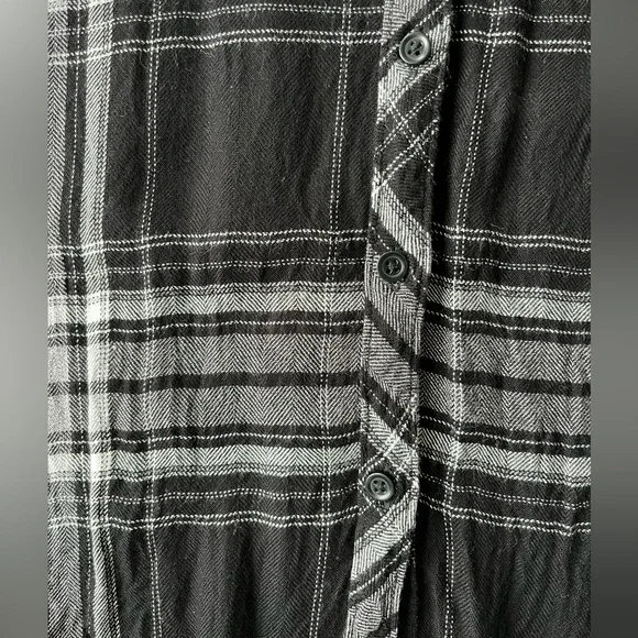 BEACHLUNCHLOUNGE Black & White Plaid Flannel Long Sleeve Button-Up Top Size L - Picture 7 of 8